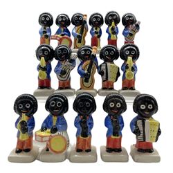 Sixteen Carlton Ware Golly band figures, all marked (16)