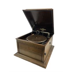Columbia 'Granfonola' oak cased gramophone, together with a collection of 78s 