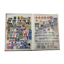 World stamps including New Zealand, Malaysia, Austria, Portugal, Great Britain, United States of America, Brazil, Bermuda, Pakistan etc, housed in various stockbooks, in one box