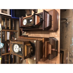 Seven modern wall clocks, A/F
