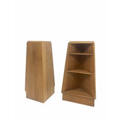 Pair mid 20th century light oak floor standing corner waterfall bookcases, each with three shelves H85cm