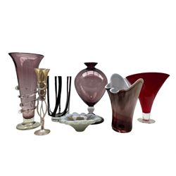 Group of glass to include a Seguso type glass dish, trumpet form vase, amethyst pedestal vase, black and clear glass vase etc, maximum H41cm 