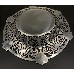 Early 20th century silver circular dish, the centre engraved with a monogram, pierced border with gadrooned and shell moulded edge D22cm Birmingham 1907 7.2oz