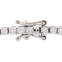 18ct white gold round brilliant cut diamond bracelet, stamped, total diamond weight approx 2.05 carat