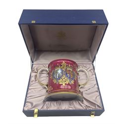 Limited edition Spode Loving cup commemorating The Royal 25th Wedding Anniversary in 1972 of Her Majesty the Queen and His Royal Highness the Duke of Edinburgh, no. 316/5000, with presentation box and certificate