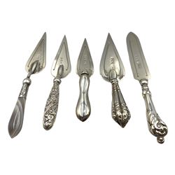 Edwardian silver trowel shape bookmark Birmingham 1909, maker Adie & Lovekin, another by the same maker 1923, another Birmingham 1901by William Devenport, another 1908 and another with agate handle marked 'Silver (5)