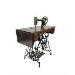 Singer treadle sewing machine, with cast iron treadle base