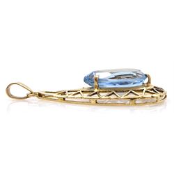 18ct gold pear shaped synthetic blue stone openwork pendant 