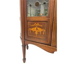 Edwardian Sheraton design inlaid mahogany display cabinet, the projecting cornice with inlaid boxwood checkered design over a frieze decorated with bellflower garland inlay, fitted with stained and lead glazed doors with an Art Nouveau tulip pattern, the interior with four shelves, raised on square tapering supports with spade feet