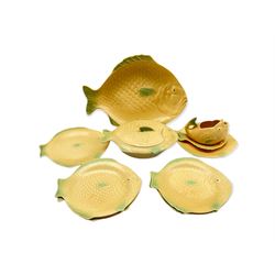 Shorter and Son fish service in yellow comprising six plates, bowl and cover, serving plate and sauce boat and stand 