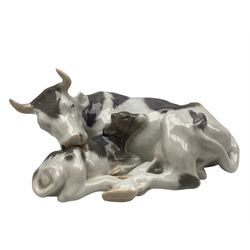Royal Copenhagen group of cow and calf model no. 800 L28cm