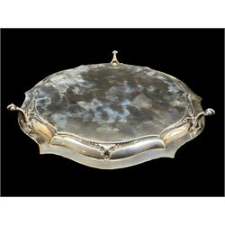 Silver circular salver, the moulded edge with harebells and on scroll feet D25cm London 1908 Maker Goldsmiths and Silversmiths Co. 14.9oz