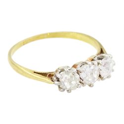 Early 20th century 18ct gold three stone old cut diamond ring, total diamond weight approx 0.80ct