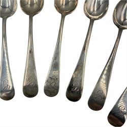 Collection of silver teaspoons, comprising a set of five Hanovarian pattern teaspoons, hallmarked Holland, Aldwinckle & Slater, London 1903, and fifteen Old English pattern teaspoons 