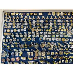 Leeds United football club - approximately six-hundred pin badges including player badges (Bamford, Philips, Dallas etc), Centenary badges, game badges, David Bowie Leeds badges etc, on board