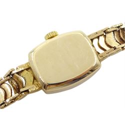 Accurist gold ladies manual wind wristwatch on gold bracelet, hallmarked 9ct