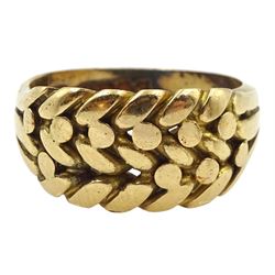 Victorian 18ct gold keeper ring, London 1899