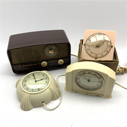  Vintage Smiths Bakelite mantle clock, two vintage clocks and a Regentone Bakelite cased radio (4)  