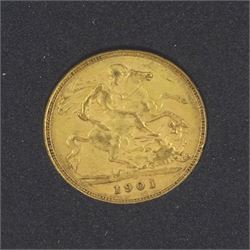 Queen Victoria 1901 gold half sovereign coin, in display case