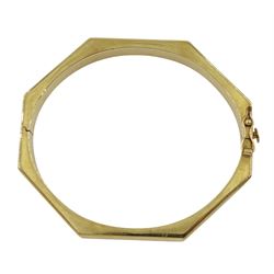 9ct gold ridged heptagon shaped hinged bangle, hallmarked