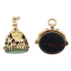 Victorian 9ct gold bloodstone swivel fob, Birmingham 1900 and a 9ct gold aventurine fob pendant, London 1972,