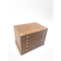 Late 20th century mahogany collectors chest, fitted with five graduated drawers 56cm, H44cm, D40cm