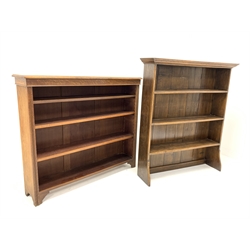  Early 20th century oak open bookcase with three adjustable shelves, raised on bracket supports, (W122cm,H105cm, D29cm) and a 19th century oak three height plate rack, (W108cm)  