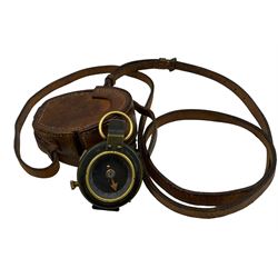 WW1 1918 E. Koehn of Geneva brass compass, Verners pattern VIII, No. 147284, mother of pearl mounted scale, brown leather case