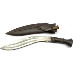 Kukhri with incised blade, two skinning knives and leather scabbard