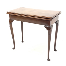  Georgian mahogany card table, the fold over top revealing baize lined surface, raised on cabriole supports with pad feet, W86cm, H78cm, D44cm  