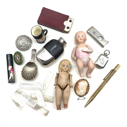 Collection of 13 small collectables including early 19th century silver caddy spoon, miniature glass and plated hip flask, plated cigar cutter, two small dolls etc