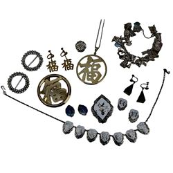 Quantity of costume jewellery, including Siam niello jewellery, silver charm bracelet, brooches, ect, contained in a travelling jewellery case