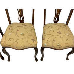 Set four Edwardian walnut dining chairs, the pierced splat back inlaid with flowerheads and scrolling foliate design, sprung seat upholstered in floral champagne fabric, raised on cabriole supports