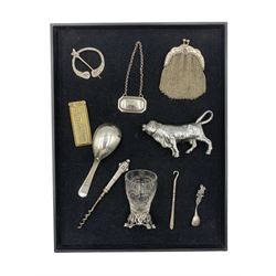 Edwardian etched shot glass on pierced silver stand by William Comyns & Sons, London 1902, early 20th century mesh purse, Georgian silver caddy spoon, small silver-plated Claret decanter label, silver kilt pin, silver salt spoon, Perry & Co. needle case etc 