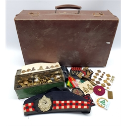 Various military items including an Argyll and Sutherland Highlanders Glengarry, assorted buttons, badges etc