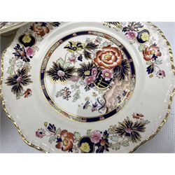 Masons Mandalay pattern part dinner set to include five plates, two serving dishes and stand