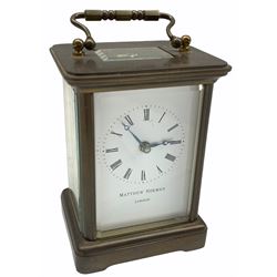 20th century Matthew Norman eight-day timepiece Carriage Clock
with a lever platform escapement, eleven jewels, timing screws, Swiss movement, white enamel dial with Roman numerals, minute markers and steel moon hands, bevelled glass panels to the case and a rectangular glass panel to the top of the case, with key.
