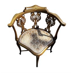 Edwardian inlaid mahogany corner chair, shaped cresting rail with satinwood inlay and stringing over pierced and scrolled splats raised on cabriole supports united by turned x-stretcher