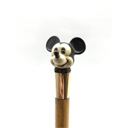 19th/ early 20th century Malacca walking cane, 9ct rose gold collar with a carved ivory and ebony finial in the form of Mickey Mouse, L89cm 