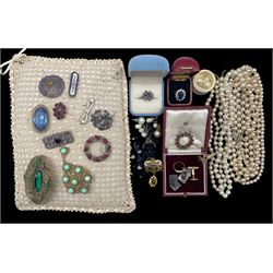 Quantity of costume jewellery including small enamel brooch, marcasite brooch, 9ct gold signet ring etc
