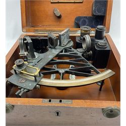 Early 20th century Sextant No13545 in fitted case with countersunk handle 