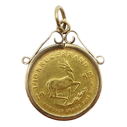 1983 gold 1/10 Krugerrand coin, loose mounted in 9ct gold pendant hallmarked