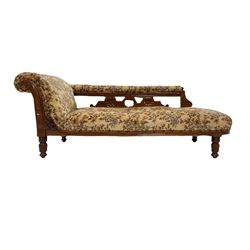 20th century chaise long, upholstered in beige folate fabric, raised on turned and reeded supports 