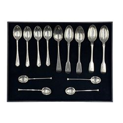 Four George IV silver fiddle pattern teaspoons York 1824 Maker Barber, Cattle and North, a single York teaspoon by the same maker, four silver seal top coffee spoons Birmingham 1924 and four golf finial teaspoons 5oz