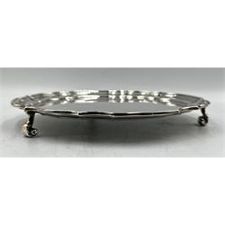 Silver circular salver with moulded edge and scroll feet D20cm Sheffield 1940 Maker Harrison Fisher & Co 12.5oz