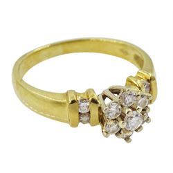 18ct gold round brilliant cut diamond cluster ring, with two diamonds either side set in the shoulder, stamped 750