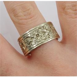 White gold wide wedding band with engraved decoration, the inside engraved 'omnia vincit amor', stamped 14K