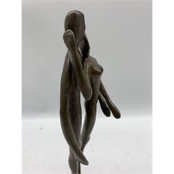 Brutalist bronze sculpture of lovers embracing, on moulded foot H25cm