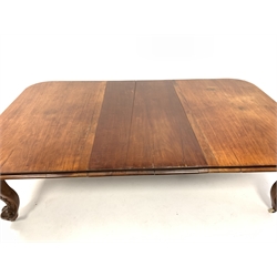 Large Victorian walnut extending dining table, the moulded top with 'D' shaped ends raised on leaf carved and scrolled supports terminating in brass and ceramic castors, having a winding mechanism at each end and four additional leaves, 157cm x 188cm, H75cm (Extends to 671cm)  