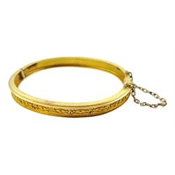 Victorian 16ct gold hinged bangle, in fitted box by B.Bullen Norwich